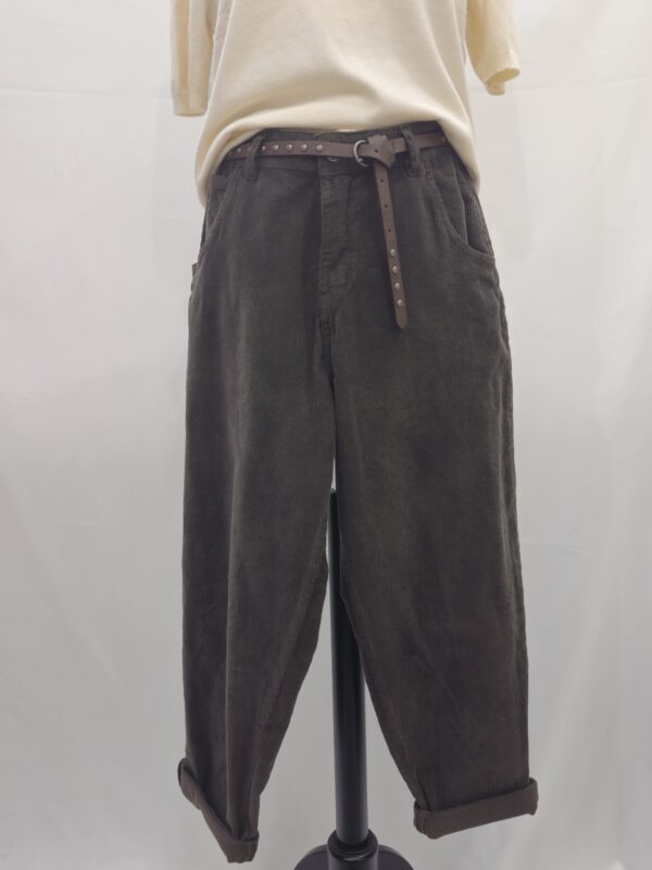 Pantalone baggy in velluto con cintura