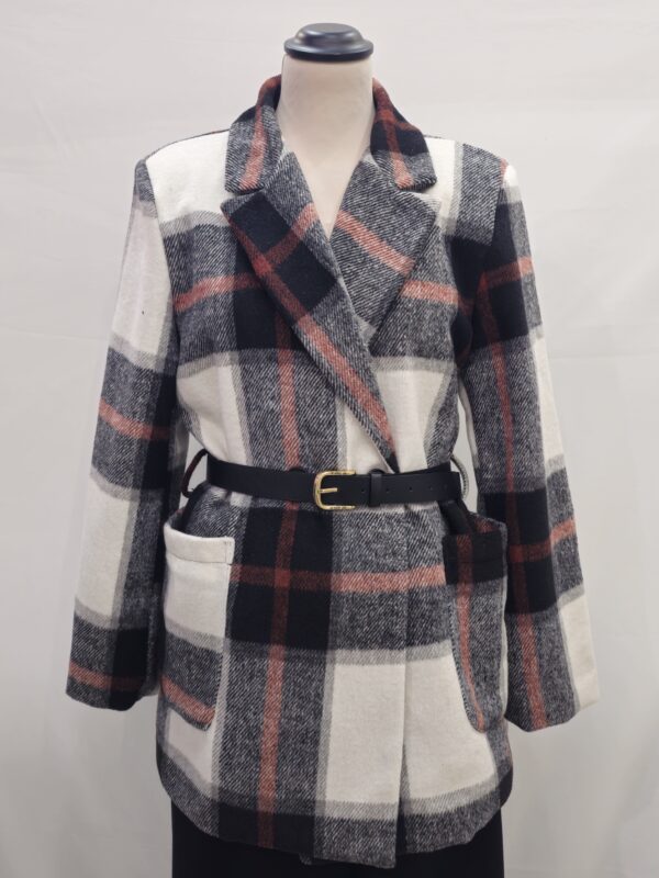 20251023_174359 Giacca scozzese con cintura