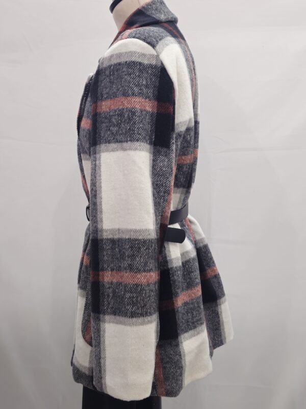 20251023_174430 Giacca scozzese con cintura