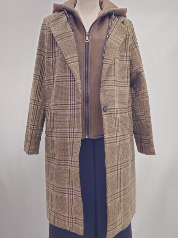 Cappotto con inserto felpa e cappuccio