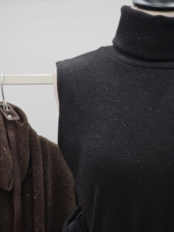 Abito smanicato con spolverino