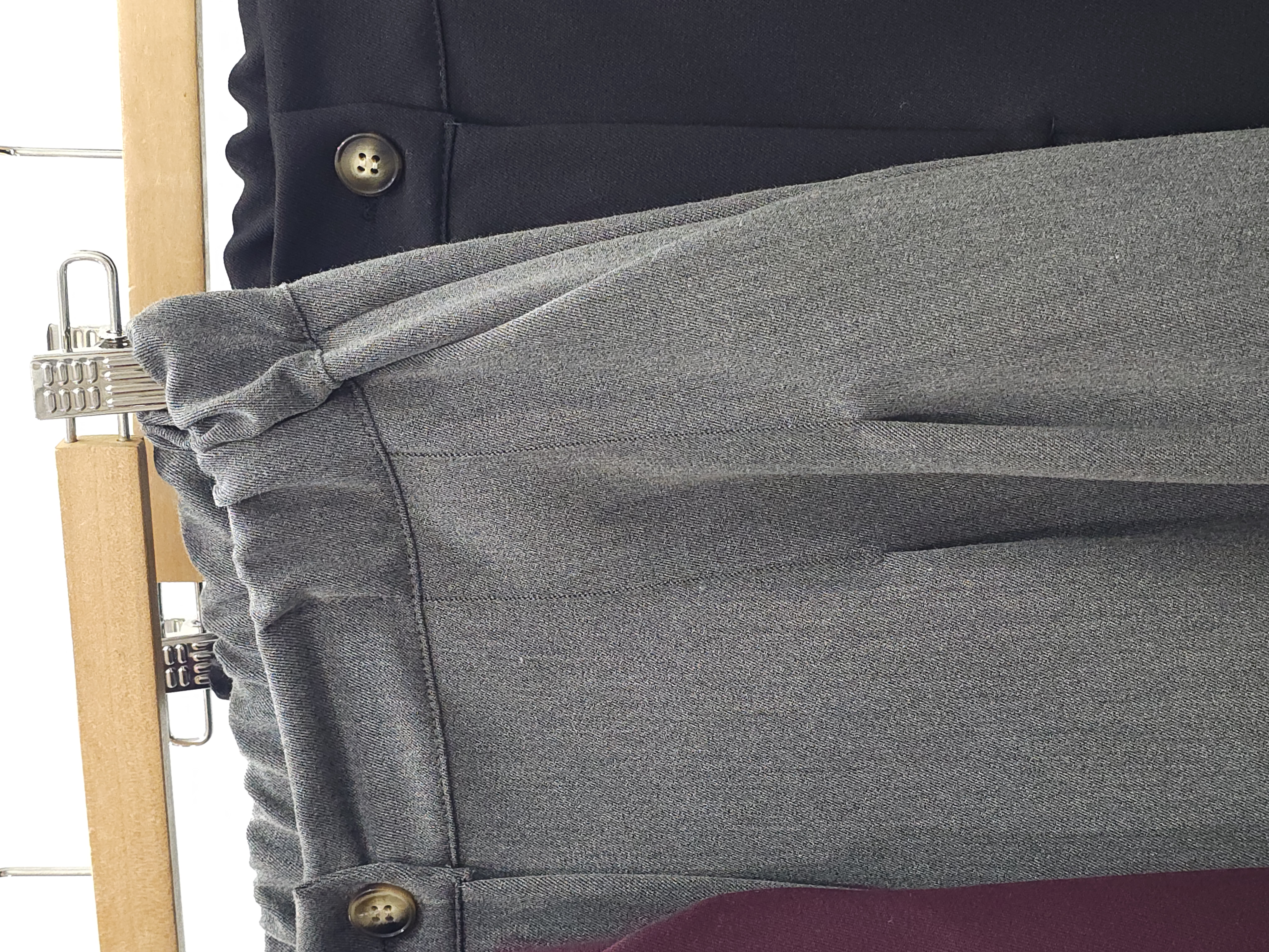 pantalone baggy con elastico dietro